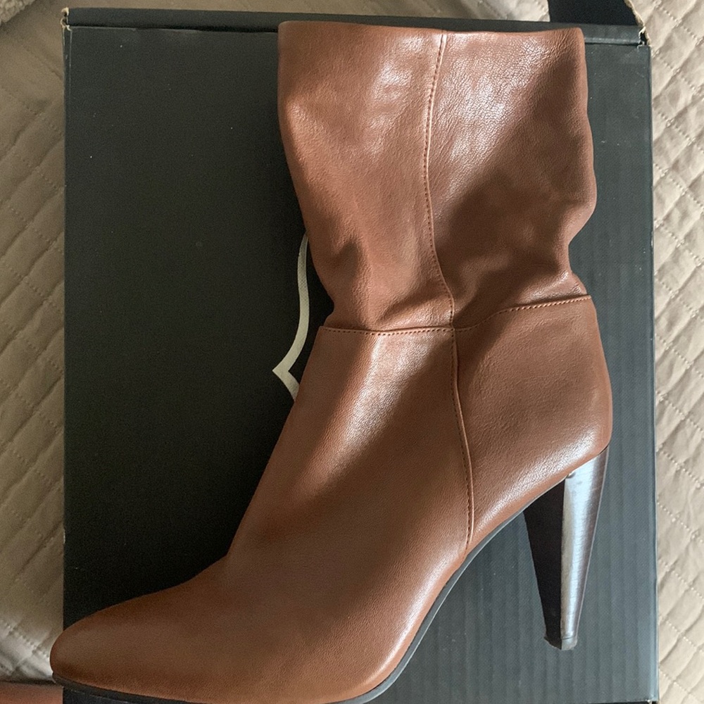 Vince Camuto size 8 brown leather boots